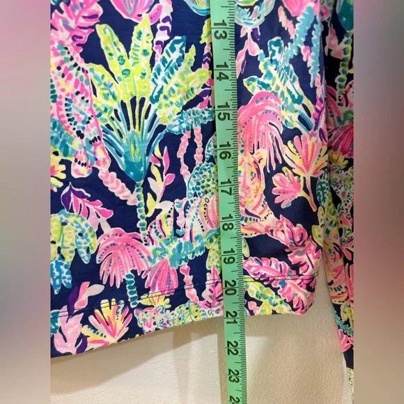 Lilly Pulitzer Pryce Cropped Hoodie size Small
Oyster Bay Navy Seen & Herd NWOT - Picture 7 of 8